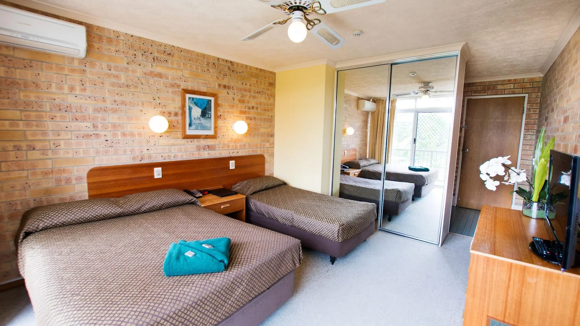 Bombora Resort - Coolangatta 3*,