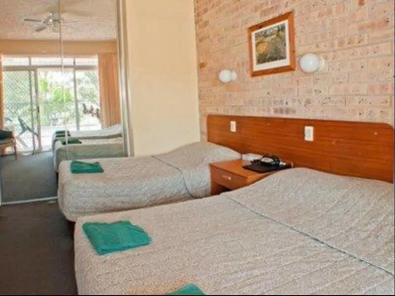 Bombora Resort - Coolangatta